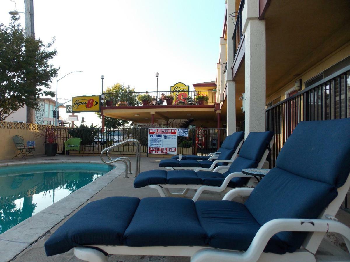 Super 8 By Wyndham Santa Cruz Beach Boardwalk Dış mekan fotoğraf